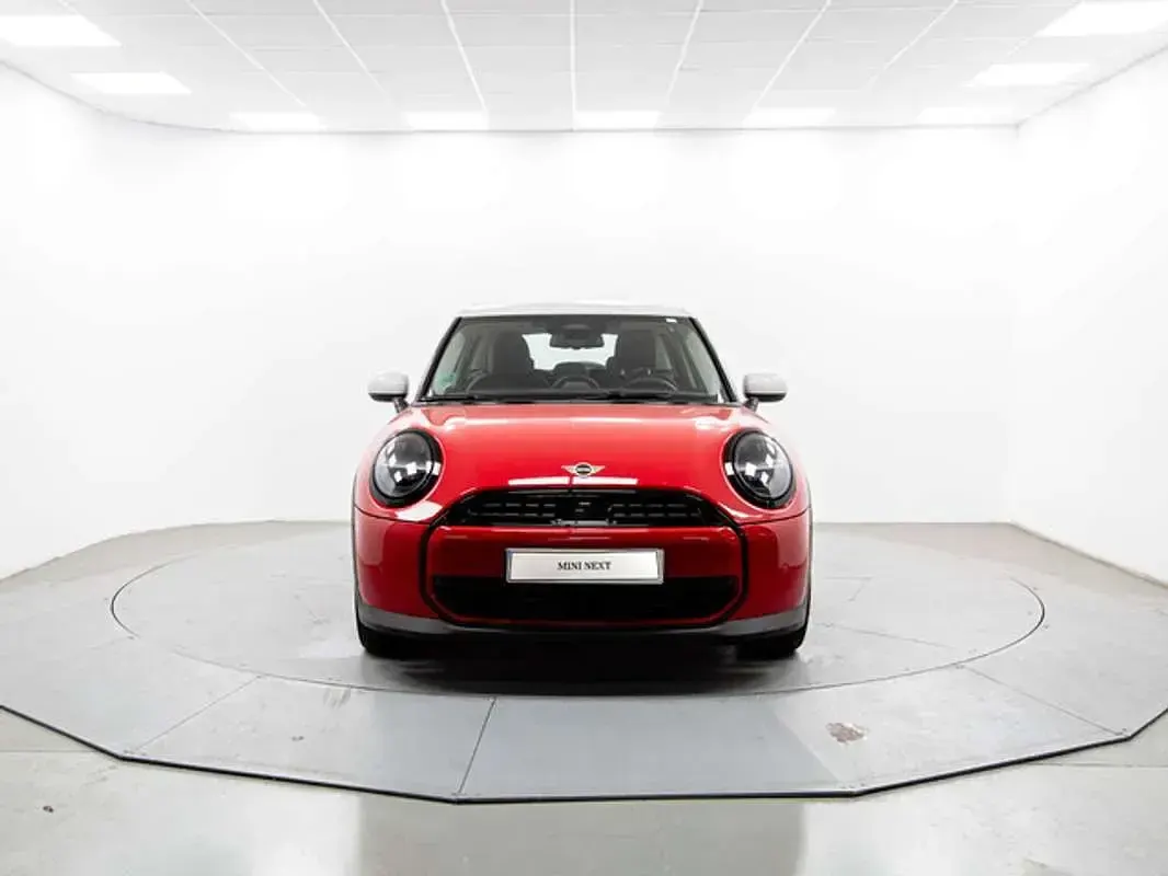 Usado Mini Cooper Essential 114 kW (156 CV) 2025 Rojo Utilitario