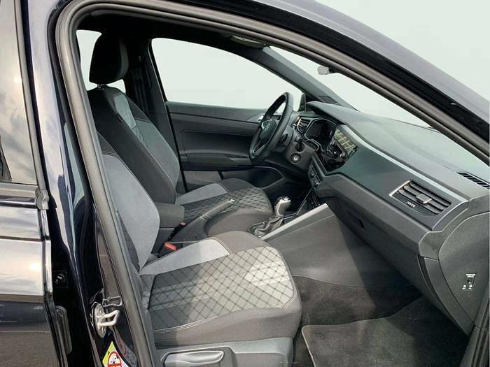 Usado VW Polo R-line 110 CV (80 kW) 2023 Negro Utilitario