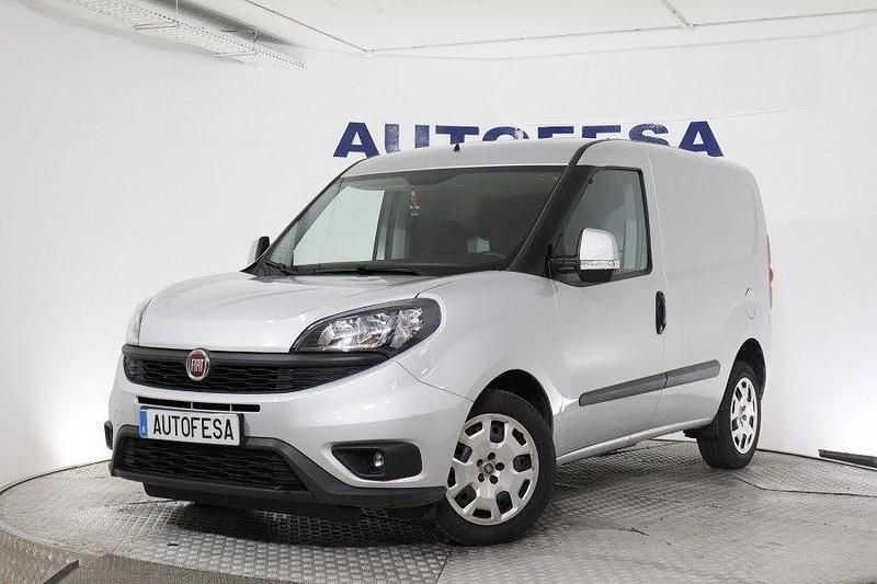 Gris Usado 2023 Fiat Doblò Monovolumen | 14.750 € (Buen precio) - Imagen 1/4