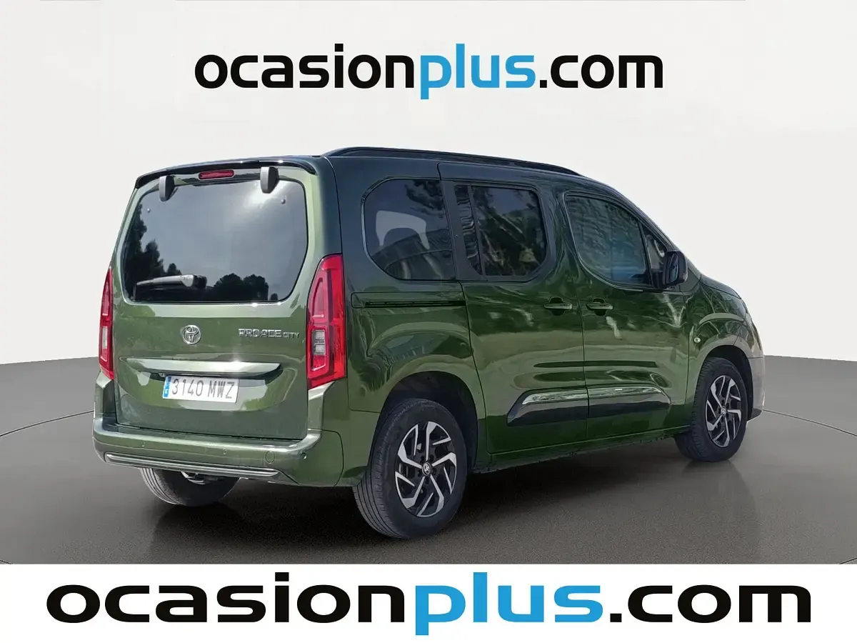 Usado Toyota Proace Verso Active 131 CV (96 kW) 2024 Verde Familiar