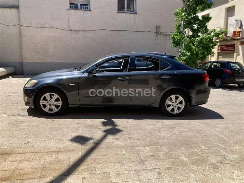 Usado Lexus IS220d 177 CV (130 kW) 2009 Gris / plata Berlina