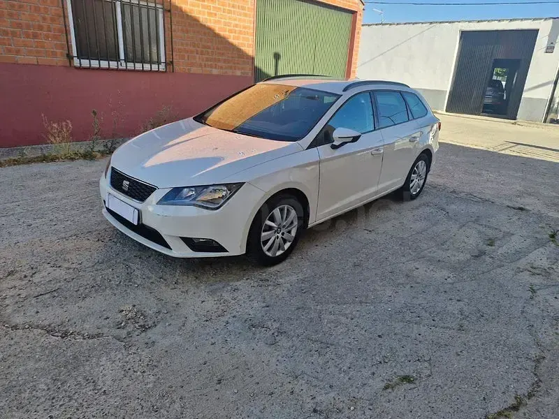 Usado Seat Leon Xperience 110 CV (80 kW) 2016 Blanco Familiar