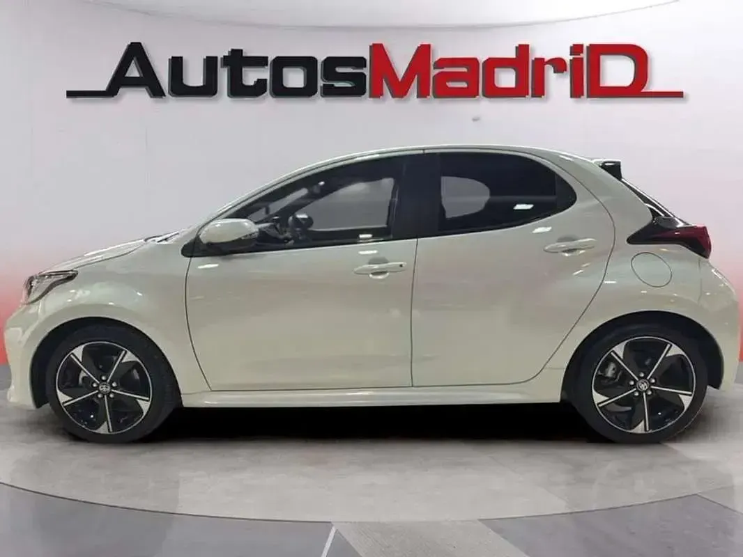 Usado Toyota Yaris Hybrid Style 116 CV (85 kW) 2025 Blanco Utilitario