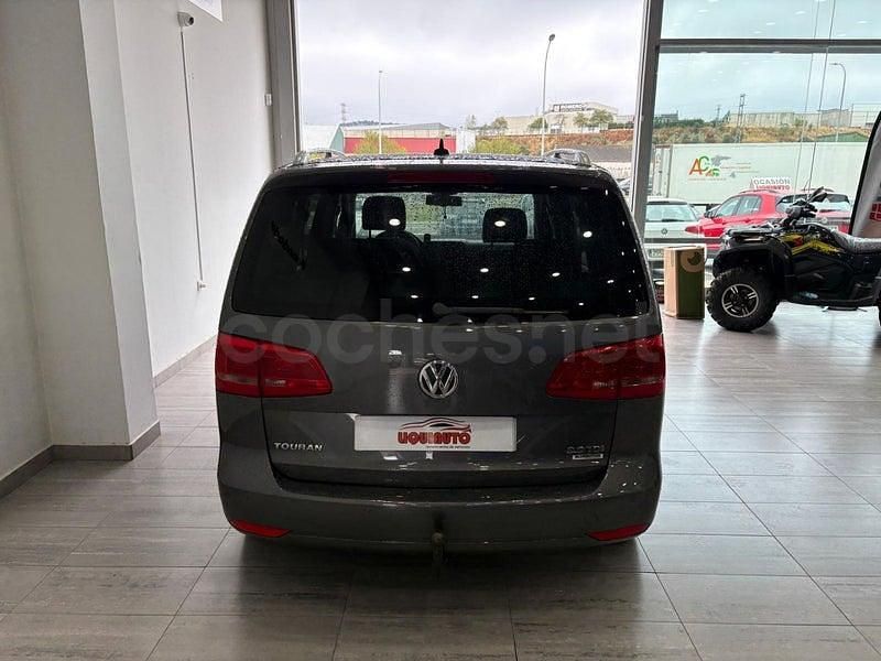 Usado VW Touran Advance 140 CV (102 kW) 2015 Gris / plata Monovolumen