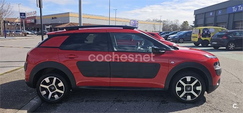Usado Citroën C4 Feel 100 CV (73 kW) 2016 Rojo Berlina
