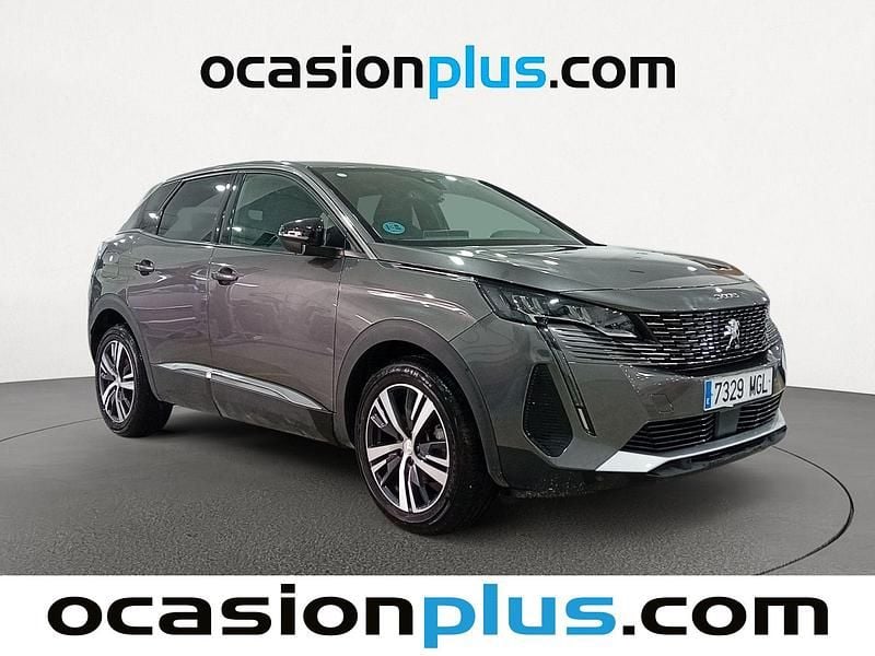 Usado Peugeot 3008 Allure 131 CV (96 kW) 2023 Gris plata SUV