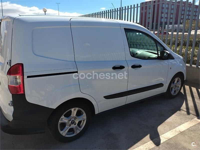 Usado Ford Tourneo Courier Sport 100 CV (73 kW) 2022 Blanco Monovolumen