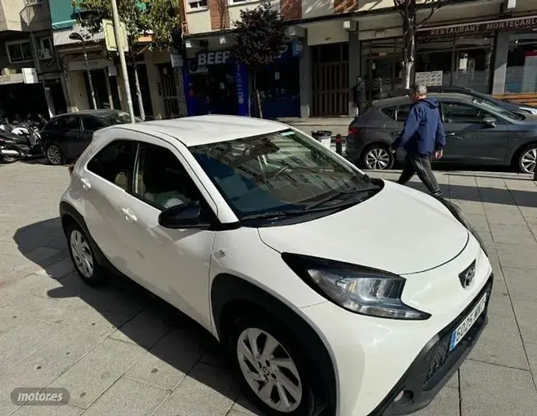 Usado Toyota Aygo X 72 CV (52 kW) 2024 Blanco SUV