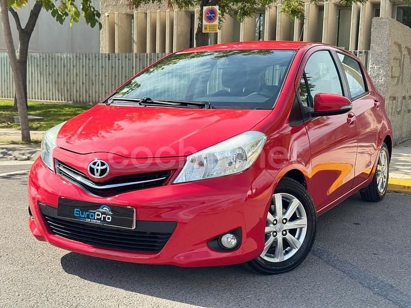 Rojo Usado 2012 Toyota Yaris Active Berlina | 7700 € (Precio justo) - Imagen 1/4