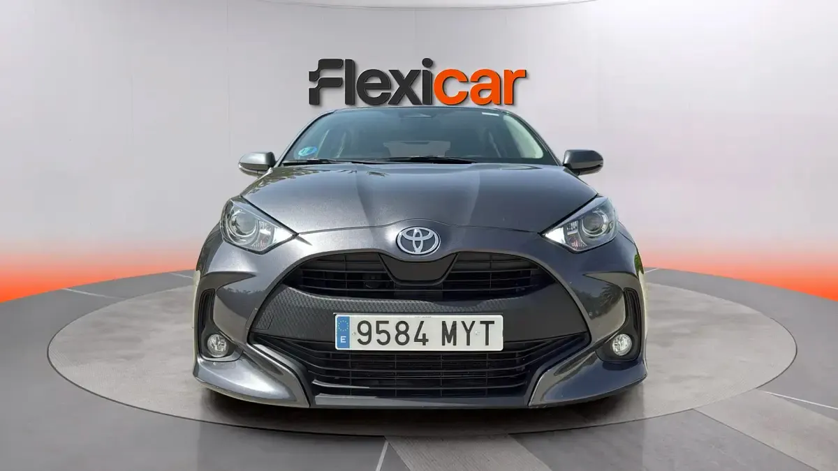 Usado Toyota Yaris Hybrid Active 116 CV (85 kW) 2025 Gris Berlina