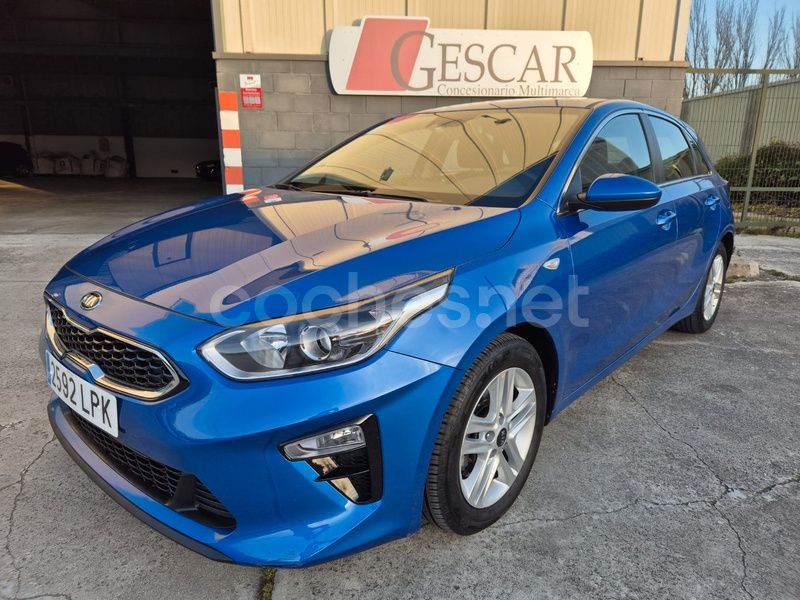 Azul Usado 2021 Kia Ceed Berlina | 13.999 € (Buen precio) - Imagen 1/4