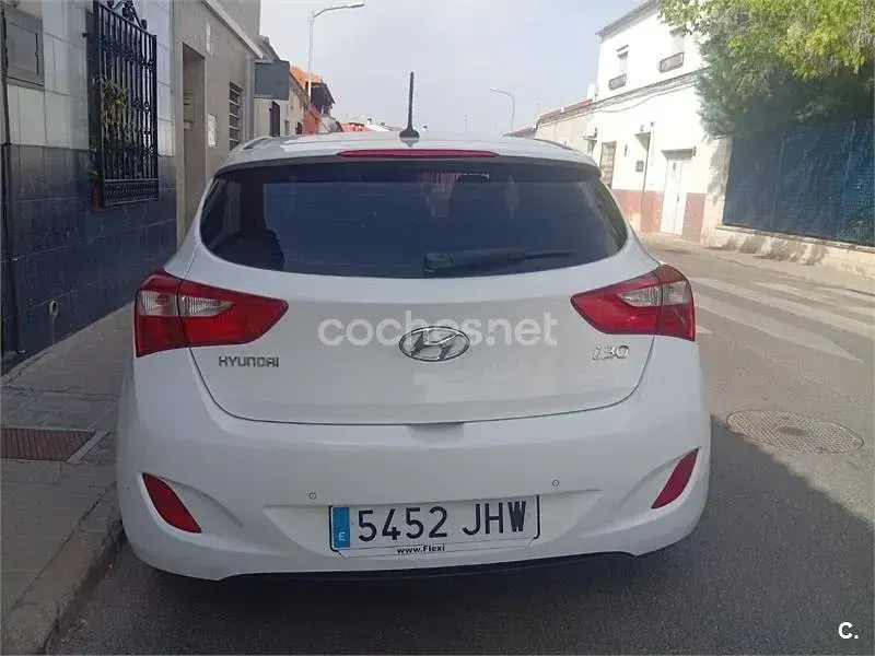 Usado Hyundai i30 Style 136 CV (100 kW) 2015 Blanco Berlina