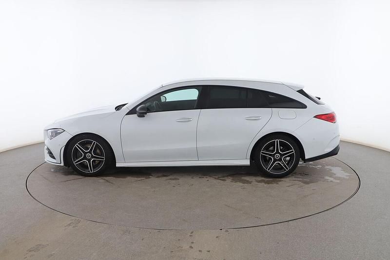 Usado Mercedes CLA200 Shooting Brake AMG line 150 CV (110 kW) 2020 Blanco Familiar