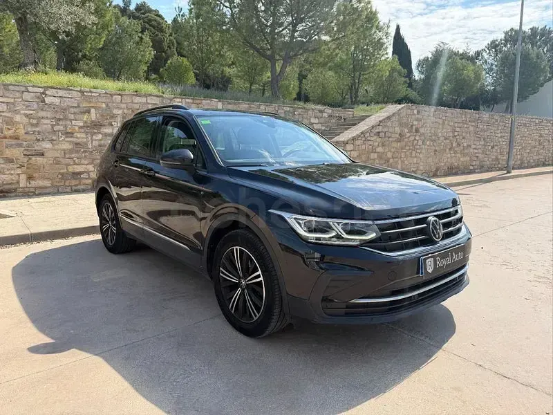 Usado VW Tiguan Life 150 CV (110 kW) 2021 Negro SUV