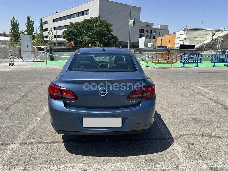 Usado Opel Astra Business 110 CV (80 kW) 2012 Azul Berlina