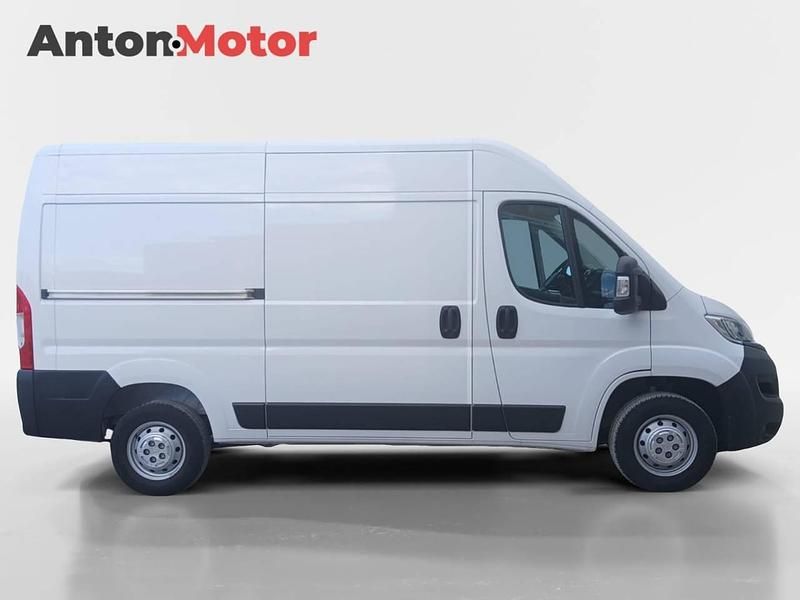 Usado Opel Movano 140 HP (102 kW) 2023 Branco Van