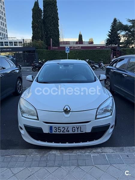 Blanco Usado 2010 Renault Mégane Dynamique Berlina | 3900 € (Buen precio) - Imagen 1/4