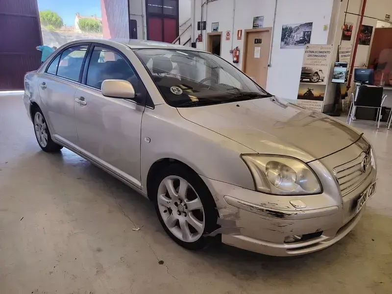 Usado Toyota Avensis Executive 147 CV (108 kW) 2004 Gris / plata Berlina
