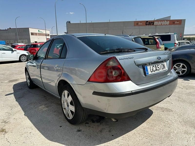 Usado Ford Mondeo Ambiente 115 CV (84 kW) 2005 Gris / plata Berlina
