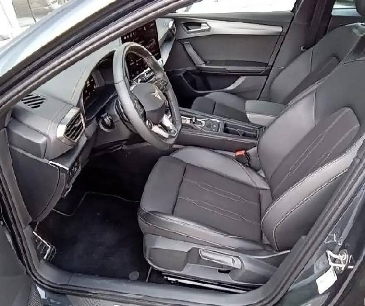 Usado Cupra Leon 150 CV (110 kW) 2025 Gris/plata