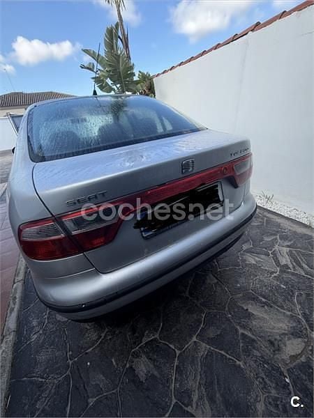 Usado Seat Toledo Stella 105 CV (77 kW) 2004 Gris / plata Berlina