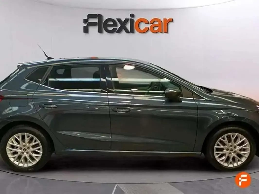 Usado Seat Ibiza 116 CV (85 kW) 2024 Gris Utilitario