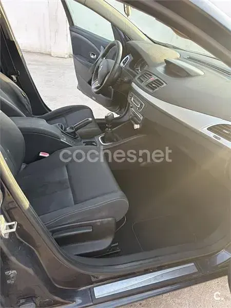 Usado Renault Mégane III Expression 105 CV (77 kW) 2010 Gris / plata Berlina
