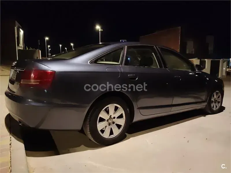 Usado Audi A6 180 CV (132 kW) 2005 Gris / plata Familiar