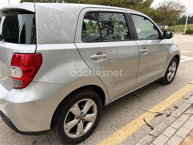 Usado Toyota Urban Cruiser Live 100 CV (73 kW) 2009 Gris / plata Utilitario