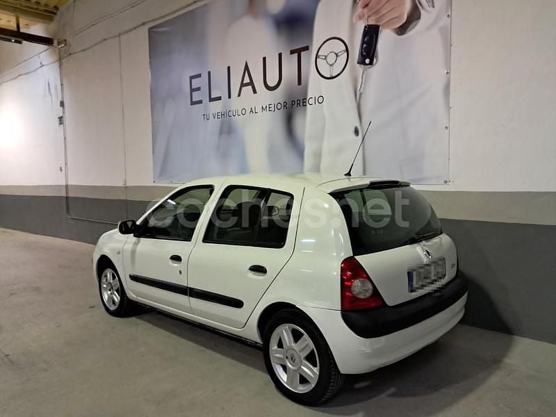 Blanco Usado 2004 Renault Clio II Authentique Berlina | 2750 € (Precio justo) - Imagen 1/4