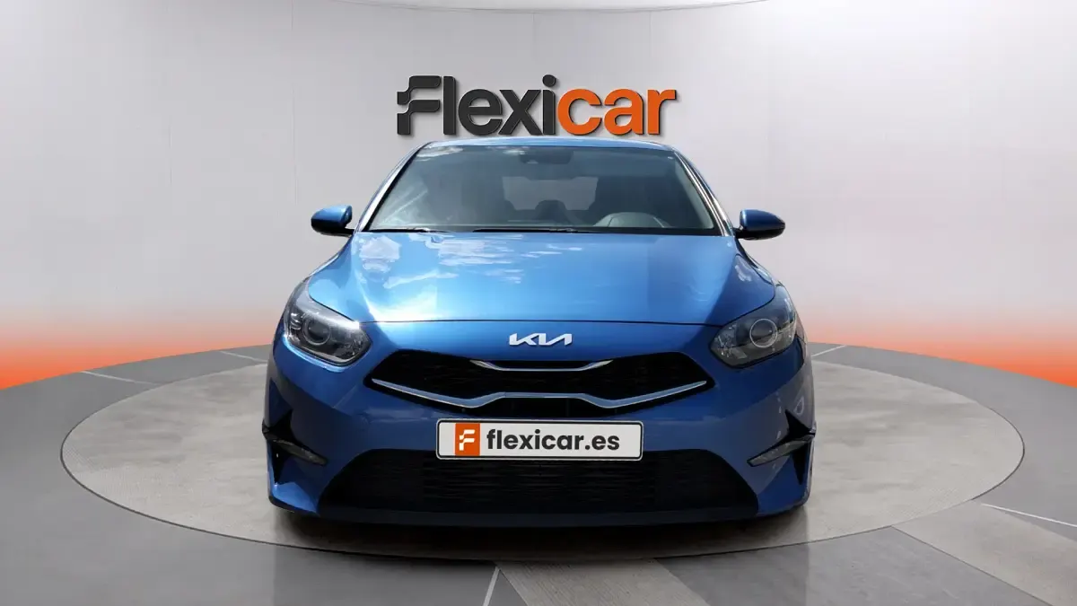 Usado Kia Ceed 136 CV (100 kW) 2023 Azul Utilitario