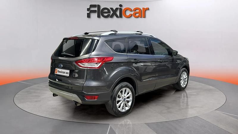 Usado Ford Kuga Titanium 182 HP (133 kW) 2016 Preto SUV