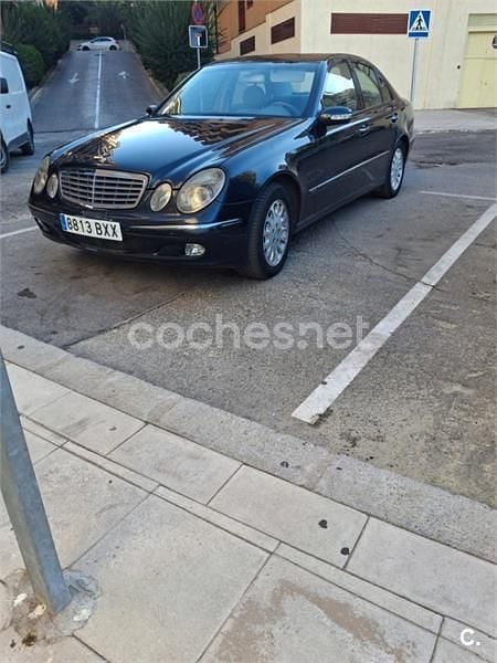 Usado Mercedes E270 Elegance 170 CV (125 kW) 2002 Negro Berlina