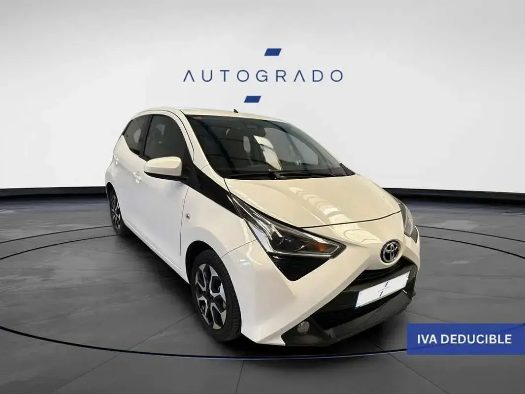 Usado Toyota Aygo X-play 71 CV (52 kW) 2019 Blanco Utilitario