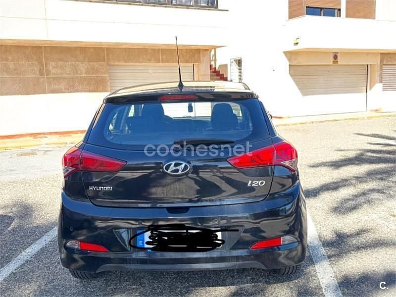 Usado Hyundai i20 75 CV (55 kW) 2019 Negro Utilitario