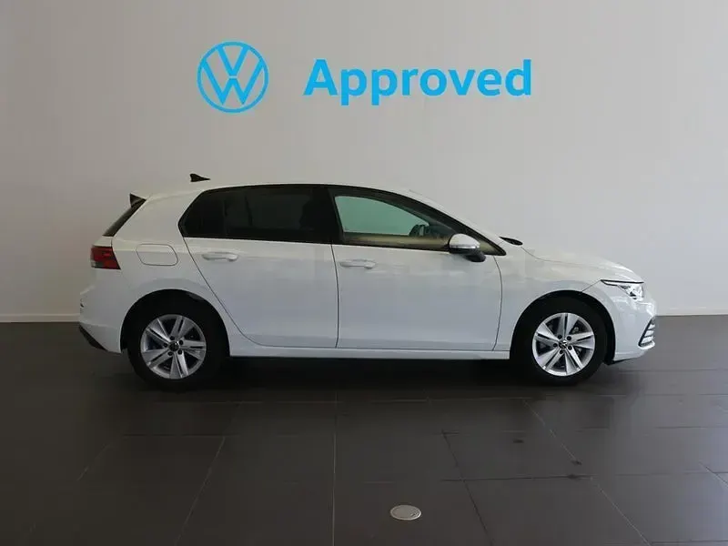 Usado VW Golf VIII 116 CV (85 kW) 2024 Blanco Berlina