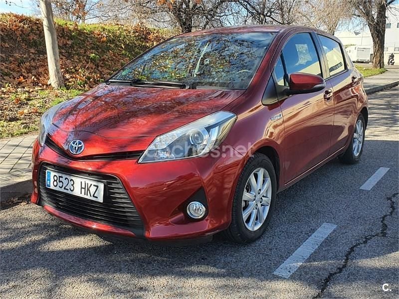 Rojo Usado 2012 Toyota Yaris Hybrid Active Berlina | 9500 € (Buen precio) - Imagen 1/4