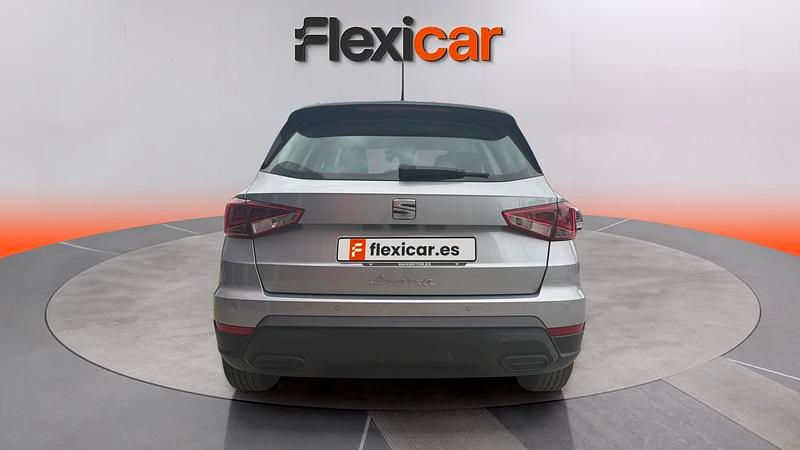 Usado Seat Arona Style 110 CV (80 kW) 2023 Gris SUV