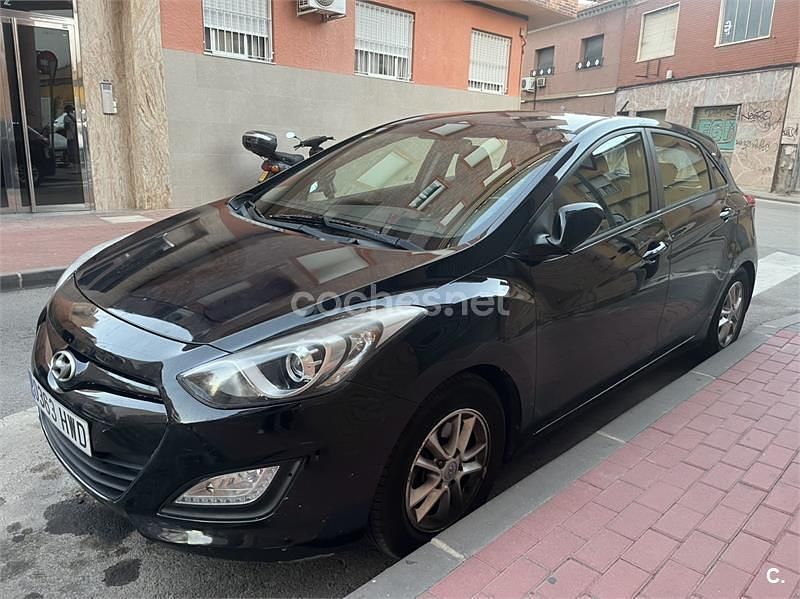 Negro Usado 2014 Hyundai i30 Berlina | 7000 € (Precio justo) - Imagen 1/4