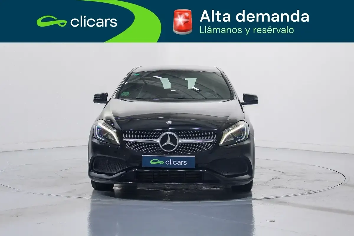 Usado Mercedes A180 109 CV (80 kW) 2017 Negro Utilitario