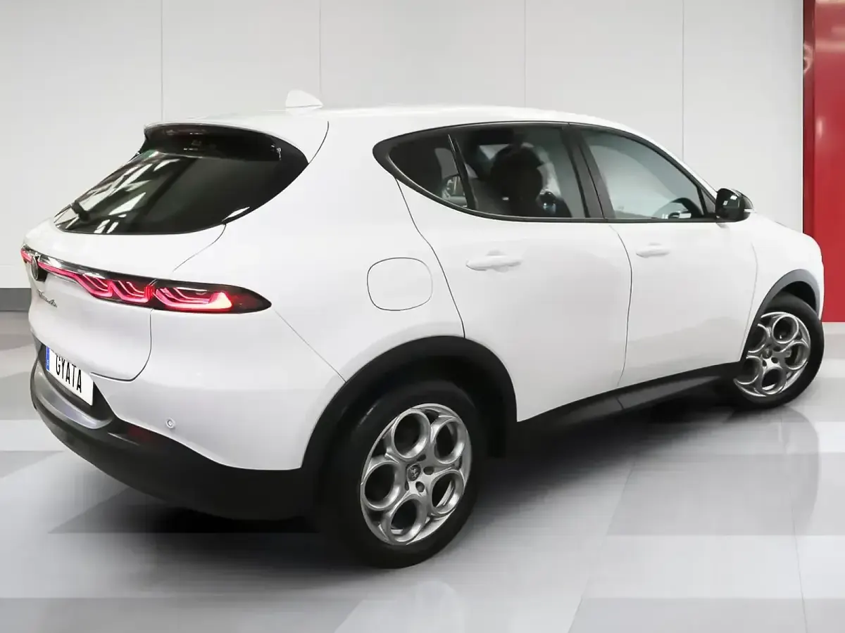 Usado Alfa Romeo Tonale Sprint 130 CV (95 kW) 2023 Negro SUV