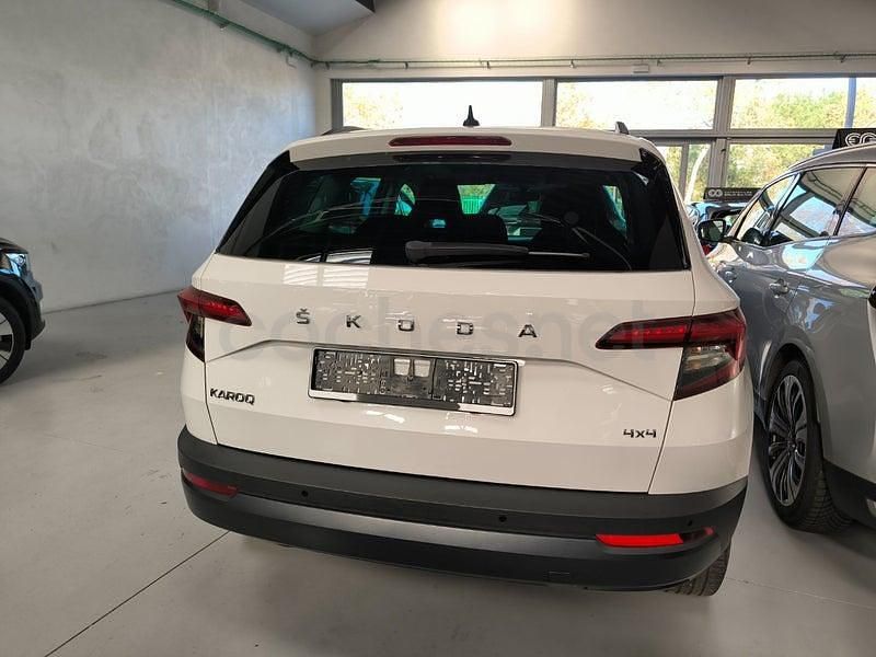 Usado Skoda Karoq Ambition 150 CV (110 kW) 2021 Blanco SUV