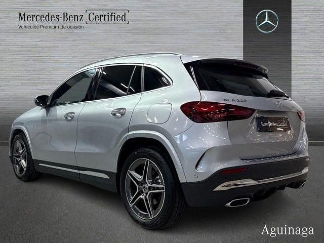 Usado Mercedes GLA200 163 CV (119 kW) 2026 Plata hightech SUV