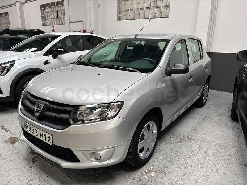 Usado Dacia Sandero Ambiance 75 CV (55 kW) 2014 Gris / plata Berlina