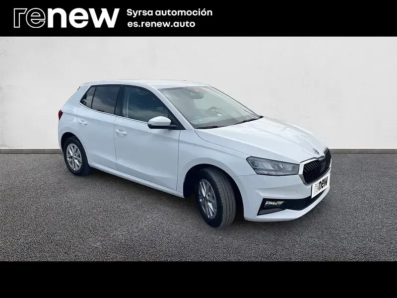 Usado Skoda Fabia Selection 80 CV (58 kW) 2024 Blanco Utilitario