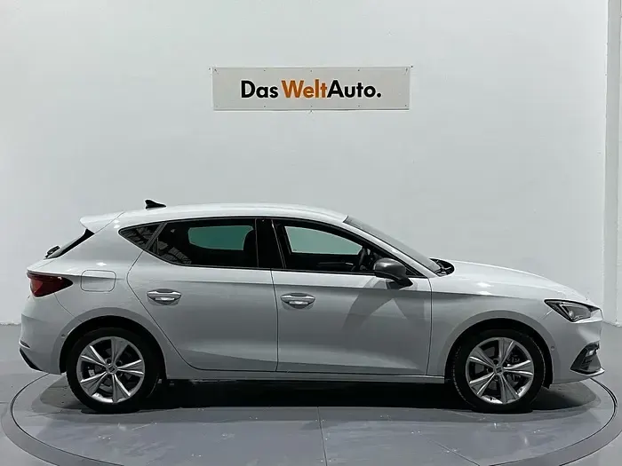 Usado Seat Leon FR 116 CV (85 kW) 2025 Blanco Berlina