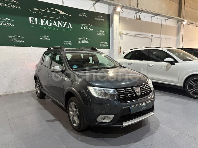 Usado Dacia Sandero Comfort 90 CV (66 kW) 2018 Negro Utilitario