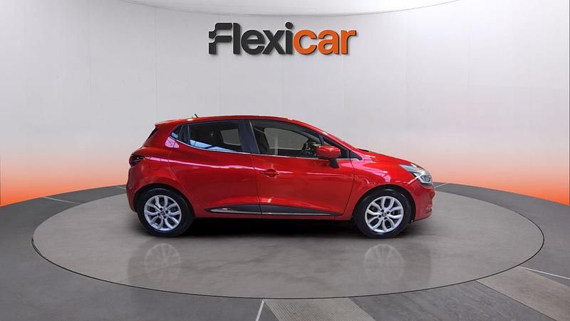 Usado Renault Clio IV Zen 90 CV (66 kW) 2017 Rojo Utilitario