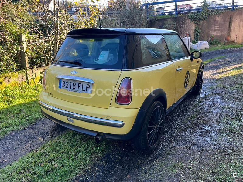 Usado Mini ONE 90 CV (66 kW) 2003 Amarillo Utilitario