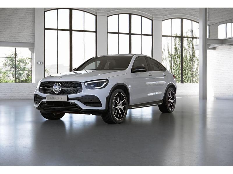 Usado Mercedes GLC220 AMG line 194 CV (142 kW) 2023 Blanco polar  pintura unicolor Coupe